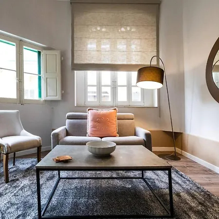 Elegant 3 Bed In With Small Backyard * 斯利马