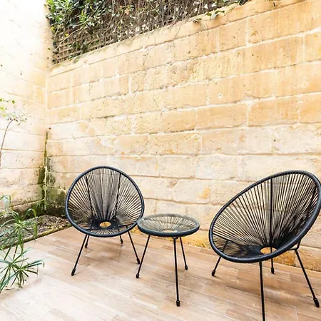 Elegant 3 Bed In With Small Backyard * Sliema