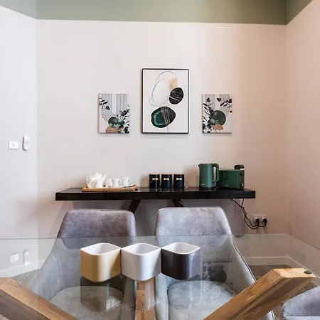 Elegant 3 Bed In With Small Backyard 公寓 *