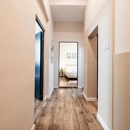 Apartmán Elegant 3 Bed In With Small Backyard *