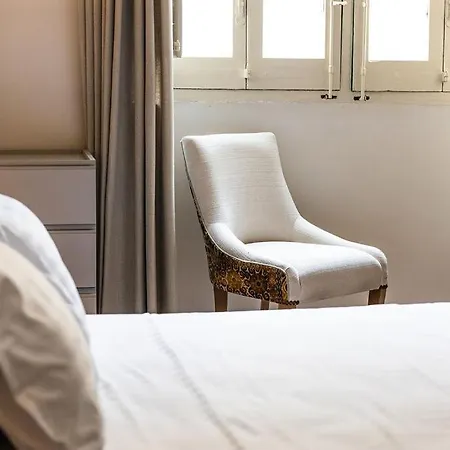Elegant 3 Bed In With Small Backyard 公寓