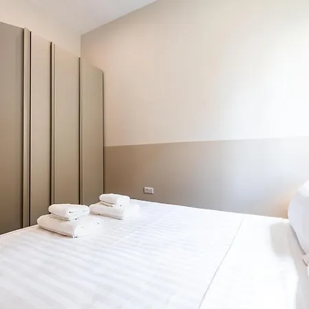 Elegant 3 Bed In With Small Backyard * 斯利马
