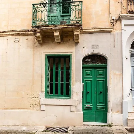 Apartmán Elegant 3 Bed In With Small Backyard Sliema