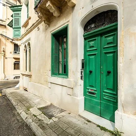 Elegant 3 Bed In With Small Backyard 公寓 *